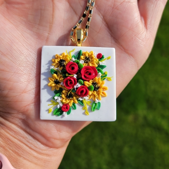Hand crafted floral pendant🌻⚘️ - Picture 4 of 4